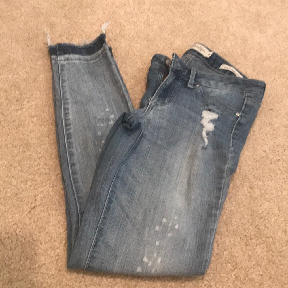 Distressed ankle skinny jeans